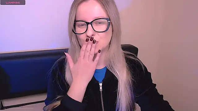 Snapshot of AllaLeomz chatting on October 2025 06:45:01 AM AllaLeomz online show from October 2025 06:45:01 AM