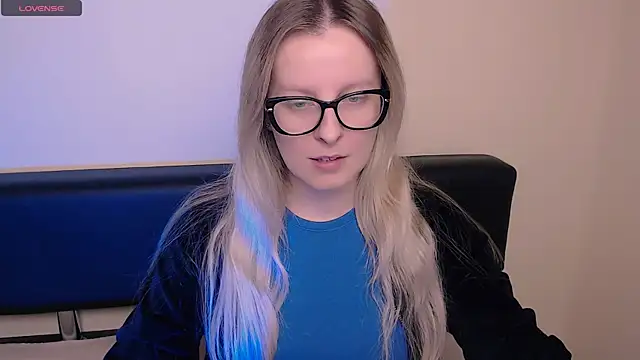 Snapshot of AllaLeomz chatting on October 2025 07:54:02 AM AllaLeomz online show from October 2025 07:54:02 AM