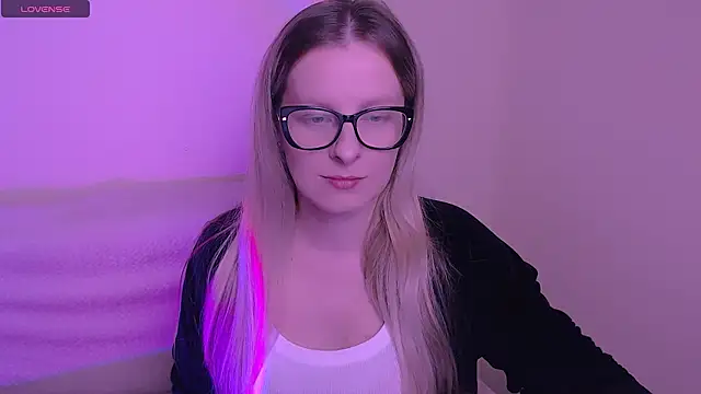 Snapshot of AllaLeomz chatting on November 2025 08:04:01 AM AllaLeomz online show from November 2025 08:04:01 AM