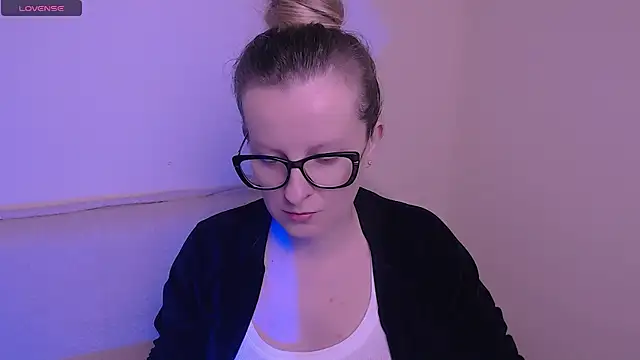 Snapshot of AllaLeomz chatting on November 2025 08:25:02 AM AllaLeomz online show from November 2025 08:25:02 AM