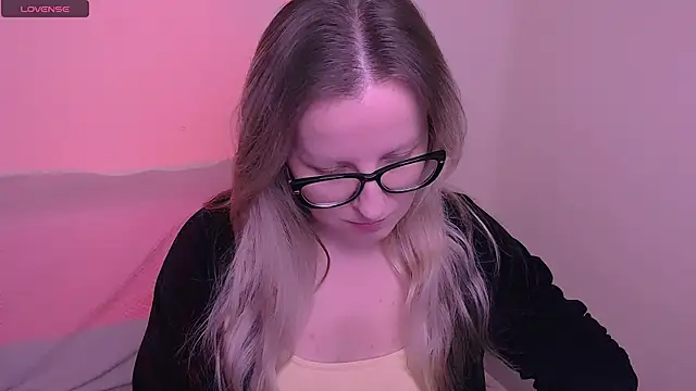 Snapshot of AllaLeomz chatting on November 2025 08:03:02 AM AllaLeomz online show from November 2025 08:03:02 AM