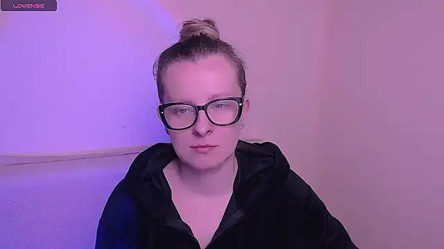 Snapshot of AllaLeomz chatting on November 2025 07:53:01 AM AllaLeomz online show from November 2025 07:53:01 AM