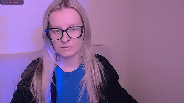 Snapshot of AllaLeomz chatting on November 2025 09:20:02 AM AllaLeomz online show from November 2025 09:20:02 AM