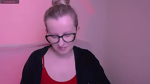 Snapshot of AllaLeomz chatting on November 2025 06:45:02 AM AllaLeomz online show from November 2025 06:45:02 AM