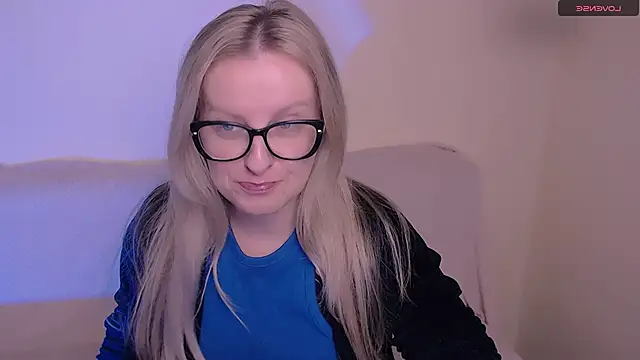 Snapshot of AllaLeomz chatting on November 2025 12:28:02 PM AllaLeomz online show from November 2025 12:28:02 PM