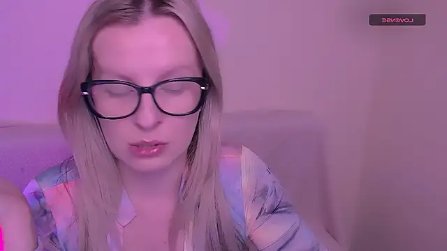 Snapshot of AllaLeomz chatting on December 2025 07:12:01 AM AllaLeomz online show from December 2025 07:12:01 AM