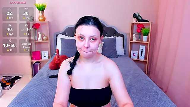 Snapshot of ChloeBrut chatting on November 2025 12:43:01 AM ChloeBrut online show from November 2025 12:43:01 AM