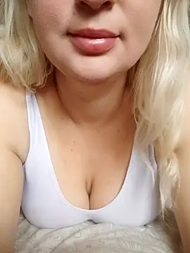 Snapshot of PaigexLynn chatting on November 2025 06:47:02 AM PaigexLynn online show from November 2025 06:47:02 AM