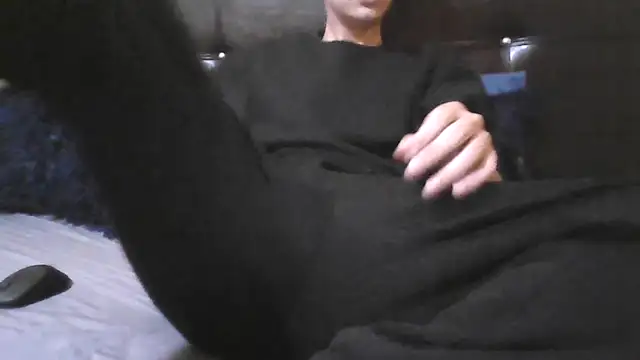 Snapshot of esmermoon chatting on November 2025 11:03:01 PM esmermoon online show from November 2025 11:03:01 PM