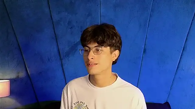 Aaron Eze online show from November 2025 10:09:02 PM