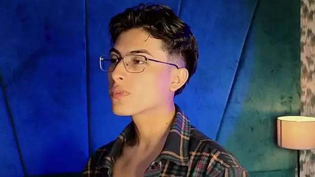 Aaron Eze online show from November 2025 09:11:01 PM