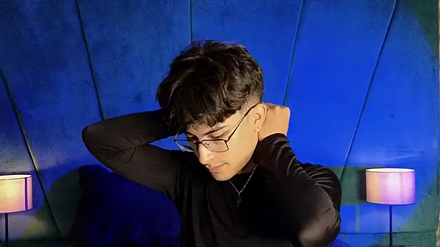 Aaron Eze online show from December 2025 10:05:01 PM