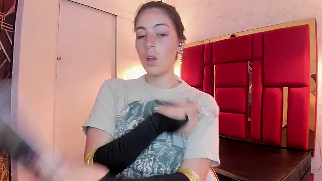 Snapshot of moon_winy chatting on November 2025 11:43:01 AM moon winy online show from November 2025 11:43:01 AM