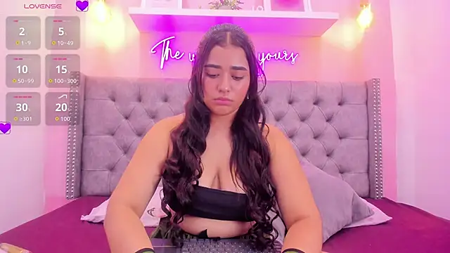 Snapshot of Sophiia_77 chatting on November 2025 10:48:02 PM Sophiia 77 online show from November 2025 10:48:02 PM