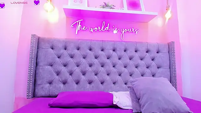 Snapshot of Sophiia_77 chatting on November 2025 10:26:01 PM Sophiia 77 online show from November 2025 10:26:01 PM