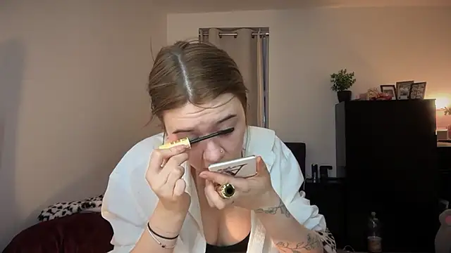 Snapshot of YasmineLace chatting on November 2025 12:35:02 AM YasmineLace online show from November 2025 12:35:02 AM