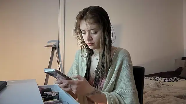 Snapshot of YasmineLace chatting on December 2025 11:32:02 PM YasmineLace online show from December 2025 11:32:02 PM