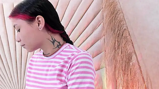 Snapshot of Emma_duff chatting on October 2025 12:29:01 PM Emma duff online show from October 2025 12:29:01 PM