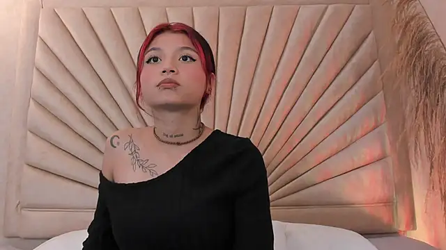 Snapshot of Emma_duff chatting on October 2025 12:17:02 PM Emma duff online show from October 2025 12:17:02 PM