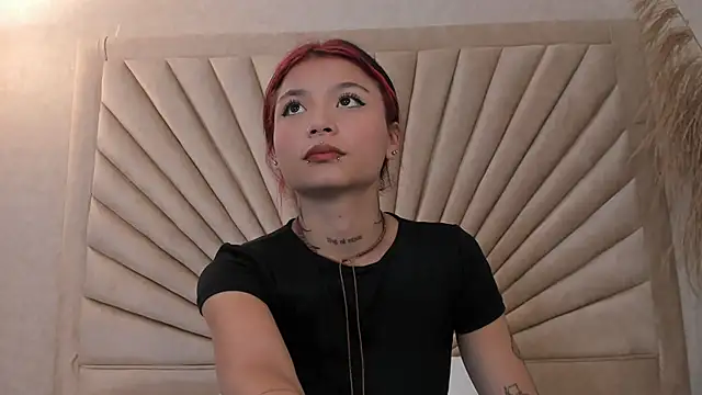 Snapshot of Emma_duff chatting on November 2025 12:51:02 PM Emma duff online show from November 2025 12:51:02 PM