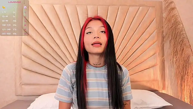 Snapshot of Emma_duff chatting on November 2025 12:28:01 PM Emma duff online show from November 2025 12:28:01 PM