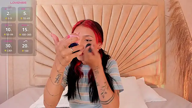 Snapshot of Emma_duff chatting on November 2025 01:10:02 PM Emma duff online show from November 2025 01:10:02 PM