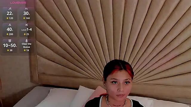 Snapshot of Emma_duff chatting on December 2025 08:13:01 PM Emma duff online show from December 2025 08:13:01 PM