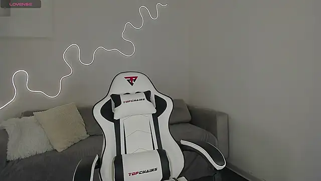 Snapshot of bella_xx__ chatting on December 2025 03:11:01 AM bella xx online show from December 2025 03:11:01 AM