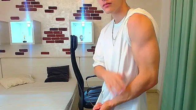 Snapshot of BradyFlint chatting on October 2025 04:57:02 AM BradyFlint online show from October 2025 04:57:02 AM