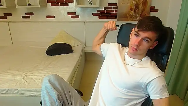 Snapshot of BradyFlint chatting on December 2025 06:11:01 AM BradyFlint online show from December 2025 06:11:01 AM