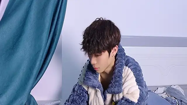 Snapshot of Stuffy-111 chatting on October 2025 10:19:02 AM Stuffy-111 online show from October 2025 10:19:02 AM