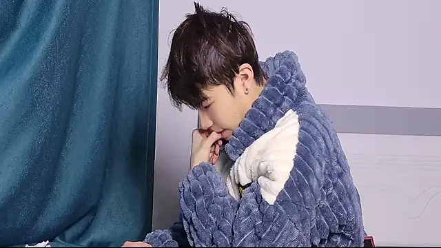 Snapshot of Stuffy-111 chatting on November 2025 11:21:02 AM Stuffy-111 online show from November 2025 11:21:02 AM