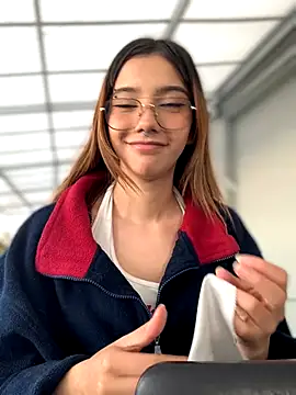 Snapshot of MiaaCute- chatting on October 2025 09:04:01 PM MiaaCute- online show from October 2025 09:04:01 PM