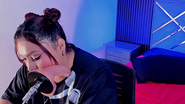 Snapshot of Halleyrosse chatting on November 2025 04:11:01 AM Halleyrosse online show from November 2025 04:11:01 AM