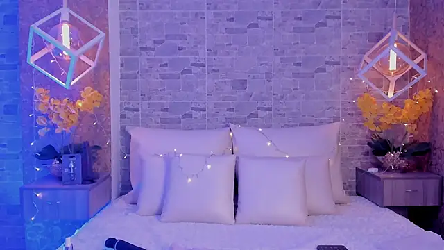 Catalina-Thompson online show from November 2025 12:04:02 PM