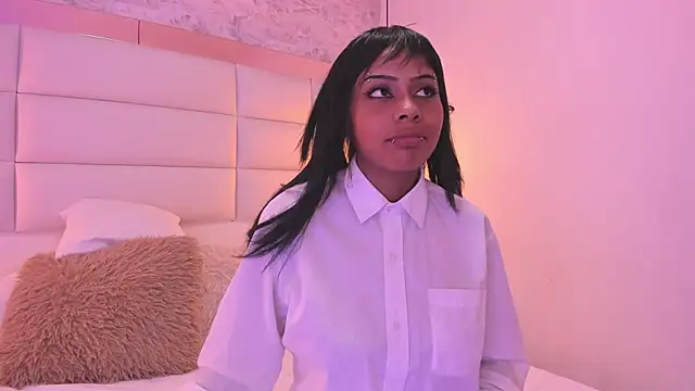 Snapshot of Sofia_clk chatting on November 2025 03:05:02 AM Sofia clk online show from November 2025 03:05:02 AM