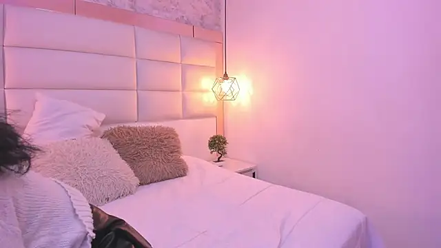 Snapshot of Sofia_clk chatting on November 2025 03:28:01 AM Sofia clk online show from November 2025 03:28:01 AM