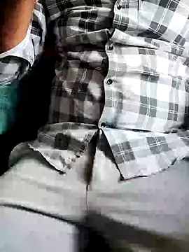 Snapshot of DesiBlackBull chatting on November 2025 09:01:02 AM DesiBlackBull online show from November 2025 09:01:02 AM