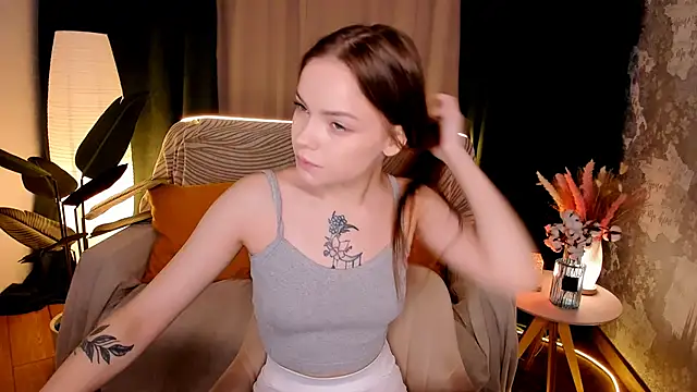 Snapshot of MelissaBell_ chatting on November 2025 02:06:02 AM MelissaBell online show from November 2025 02:06:02 AM