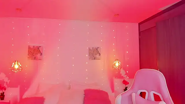 Snapshot of cherryvixen_ chatting on October 2025 06:17:01 AM cherryvixen online show from October 2025 06:17:01 AM