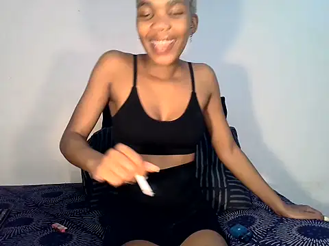 Snapshot of MinnieBee101 chatting on October 2025 01:27:02 AM MinnieBee101 online show from October 2025 01:27:02 AM