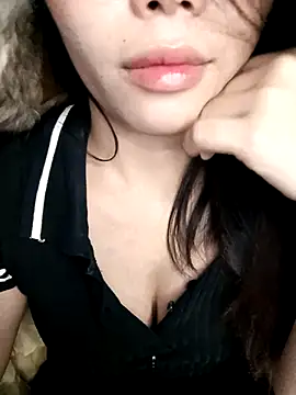 Snapshot of Fish_yellow chatting on November 2025 10:10:02 PM Fish yellow online show from November 2025 10:10:02 PM