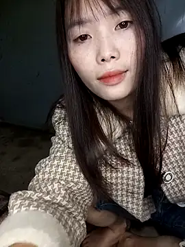 Snapshot of Fish_yellow chatting on November 2025 01:00:02 PM Fish yellow online show from November 2025 01:00:02 PM