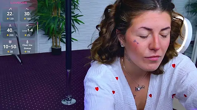 Snapshot of IvorySwan chatting on November 2025 05:40:01 AM IvorySwan online show from November 2025 05:40:01 AM