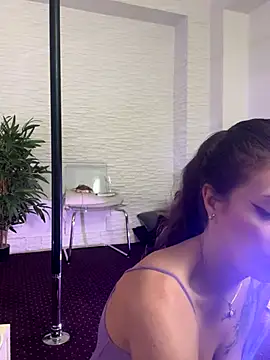 Snapshot of IvorySwan chatting on December 2025 05:35:01 AM IvorySwan online show from December 2025 05:35:01 AM