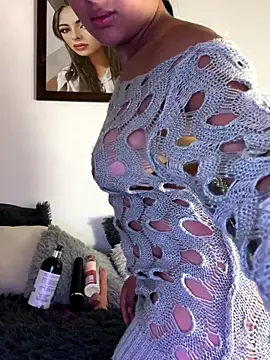 Snapshot of morenaQueen_ chatting on November 2025 06:29:01 PM morenaQueen online show from November 2025 06:29:01 PM