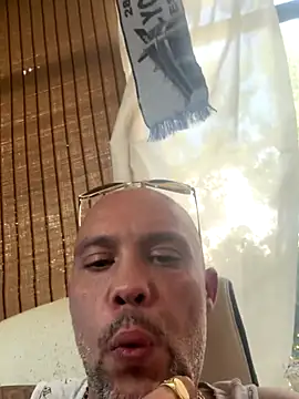 Snapshot of gitanoMad chatting on November 2025 12:52:01 PM gitanoMad online show from November 2025 12:52:01 PM