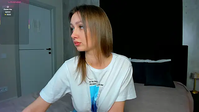 Snapshot of Holly_Rays chatting on November 2025 08:47:01 AM Holly Rays online show from November 2025 08:47:01 AM