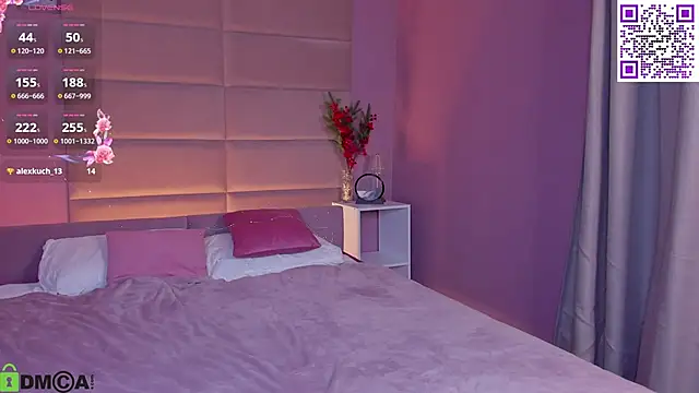 Snapshot of Holly_Rays chatting on December 2025 01:32:02 AM Holly Rays online show from December 2025 01:32:02 AM