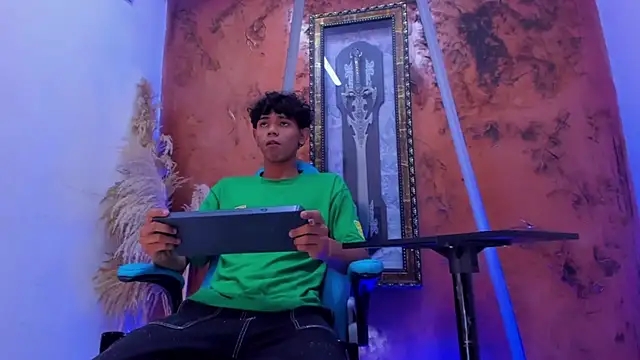 Snapshot of Sex_Boy_33_ chatting on October 2025 04:47:01 AM Sex Boy 33 online show from October 2025 04:47:01 AM